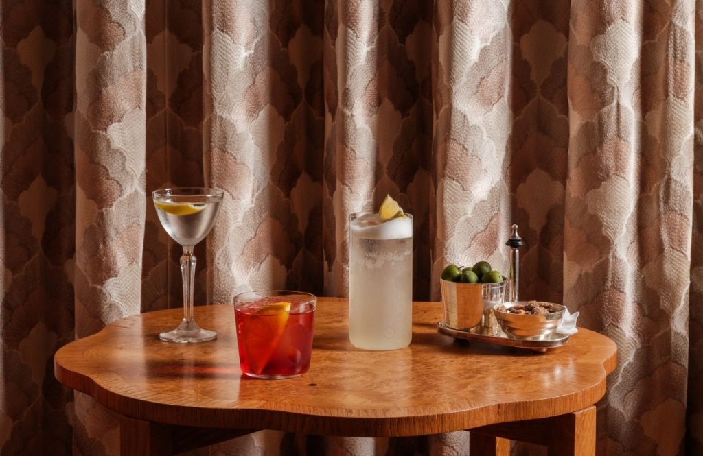 A table with cocktails and snacks in Elsa's Cocktail Bar