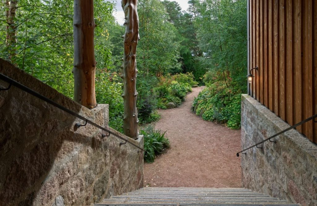 The steps down from the hotel into the garden